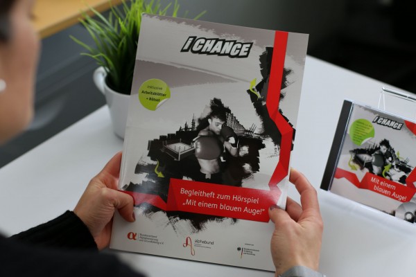 Begleitheft+Hörspiel-CD "Mit einem blauen Auge!"